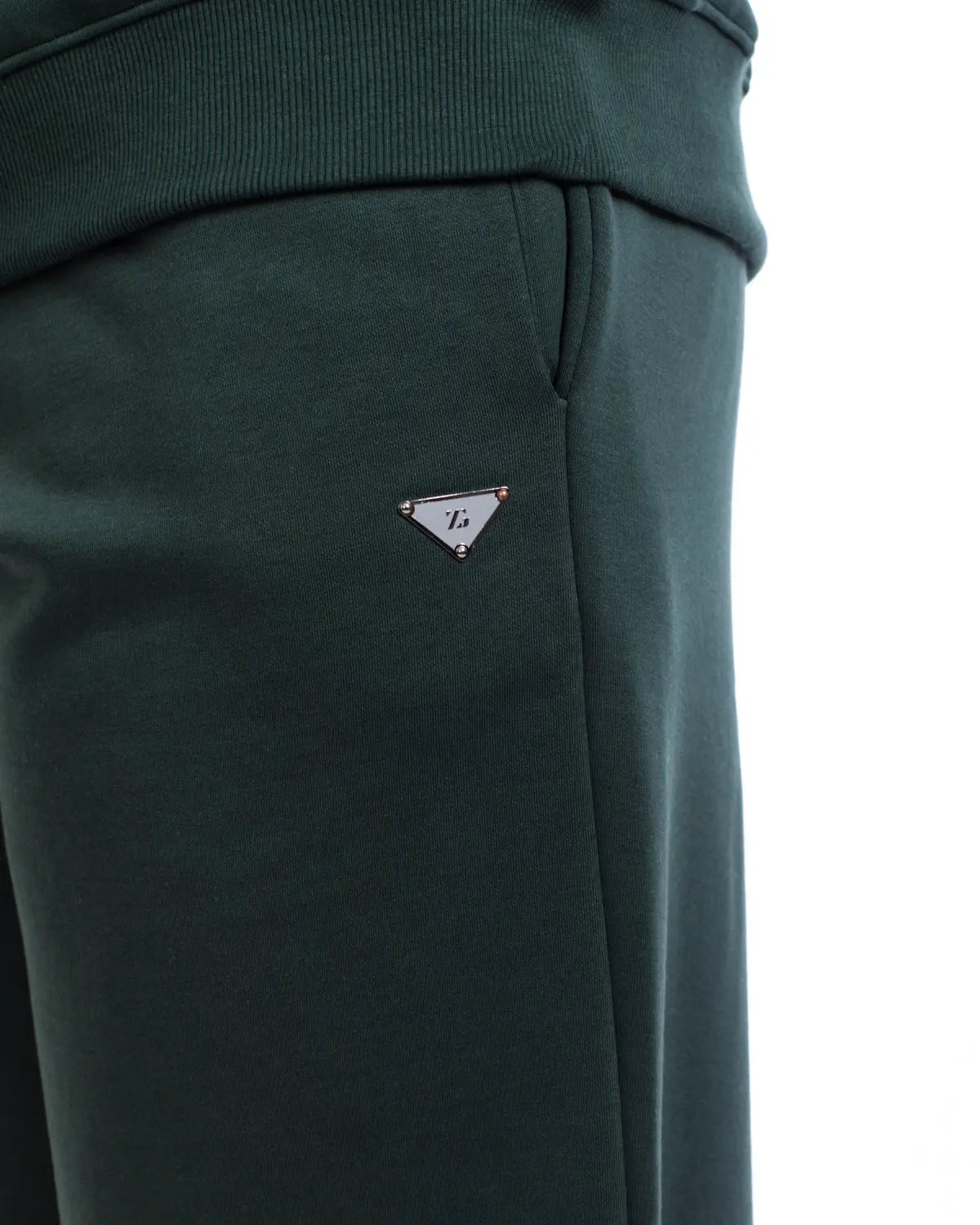 Essence- Women's Straight Fit Sweatpants in Forest - IZGGI