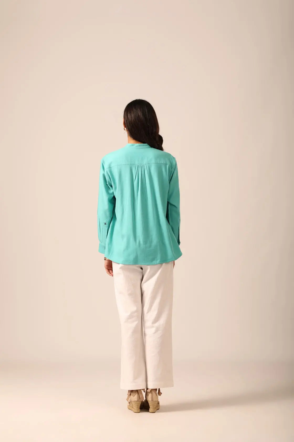 Elm Chinese Collar Linen Shirt in Lagoon - IZGGI
