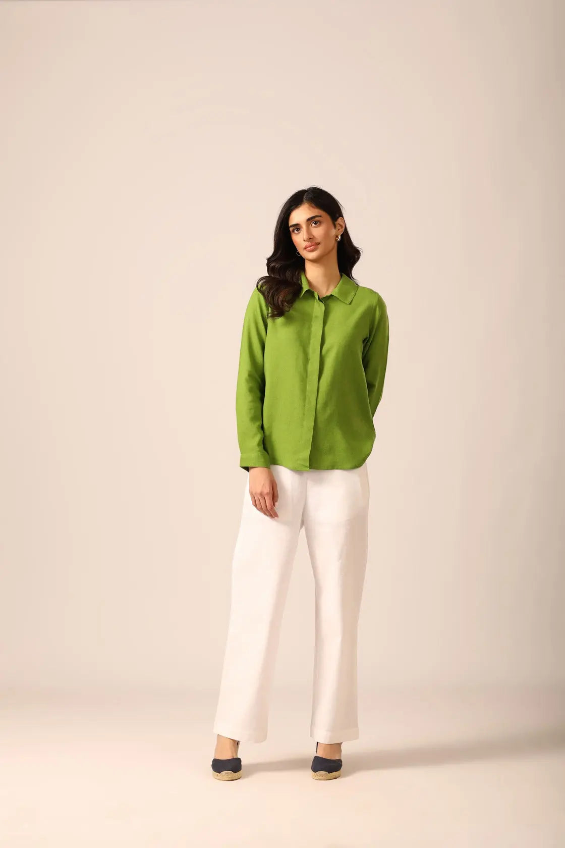 Bria A-line Linen Shirt in Serpent - IZGGI