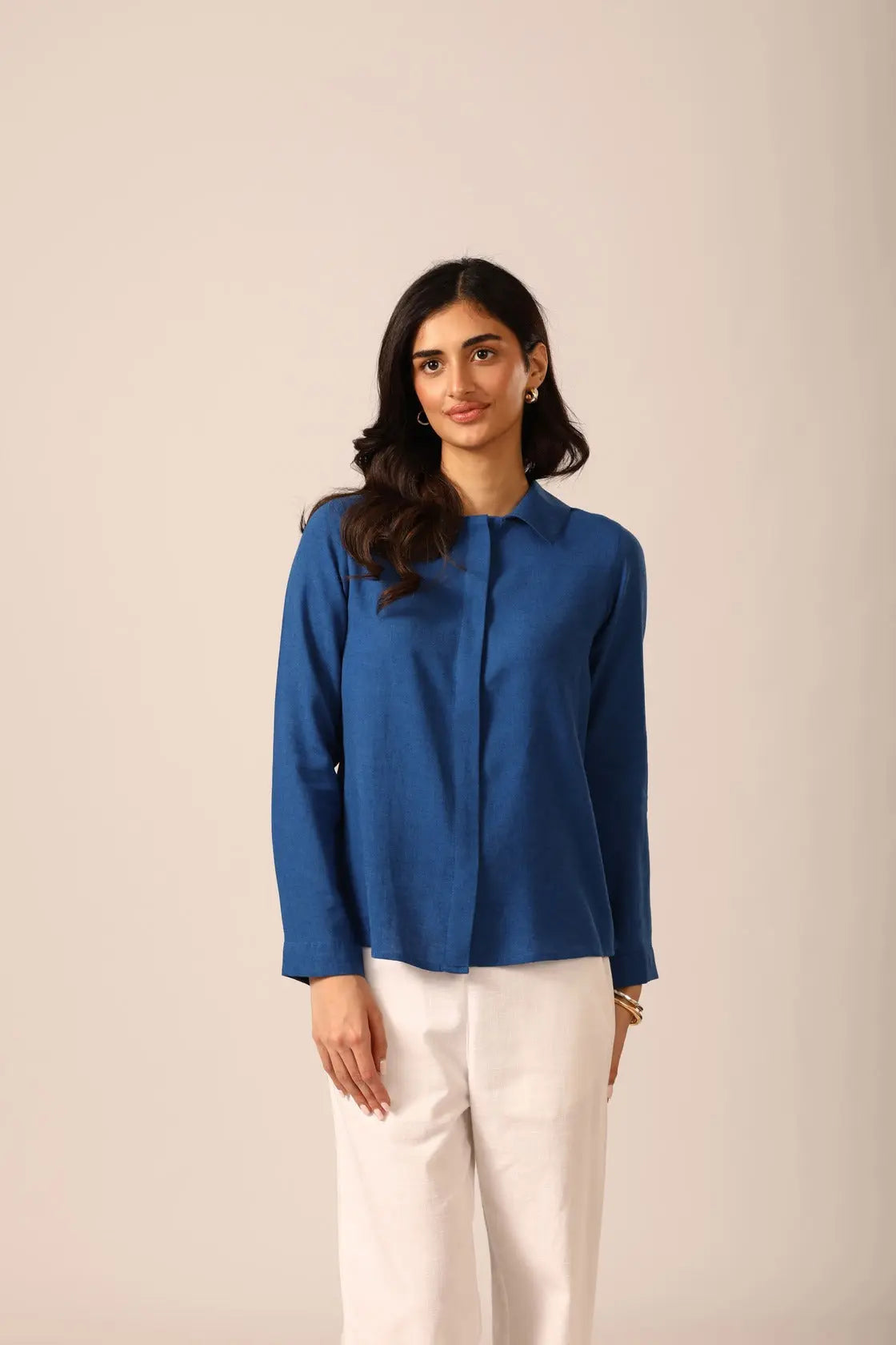 Bria A-line Linen Shirt in Oxford Blue - IZGGI