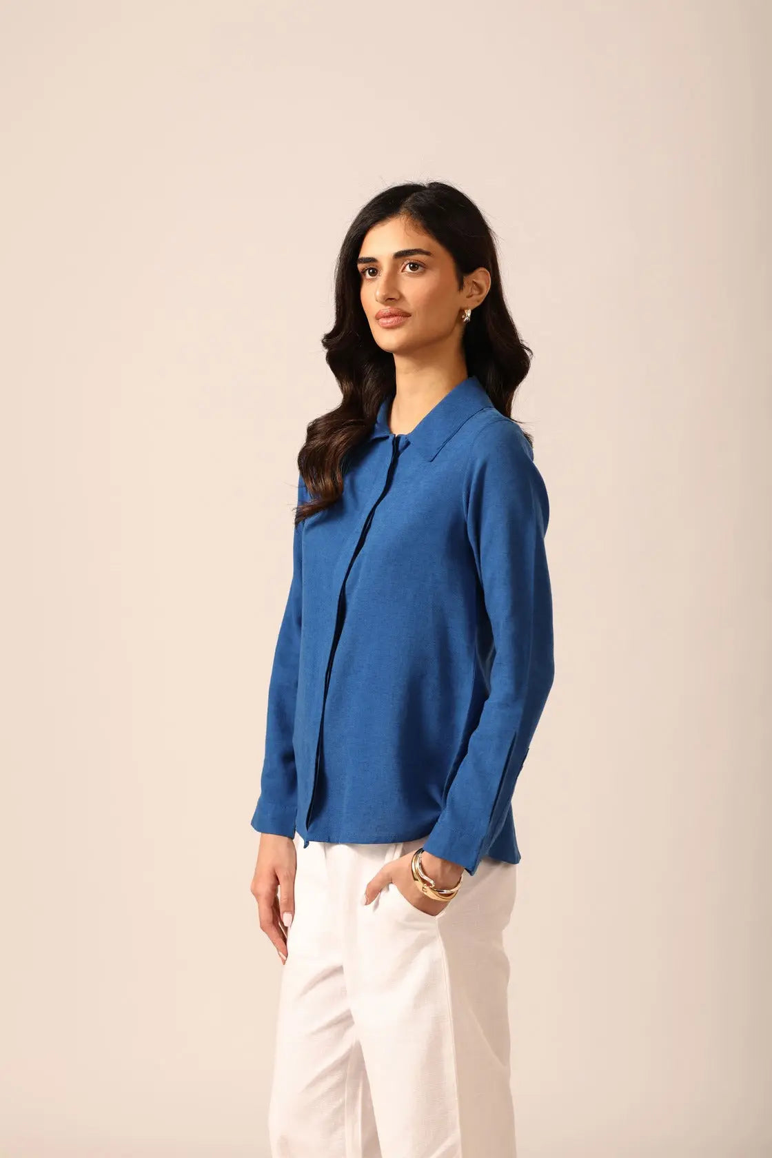 Bria A-line Linen Shirt in Oxford Blue - IZGGI