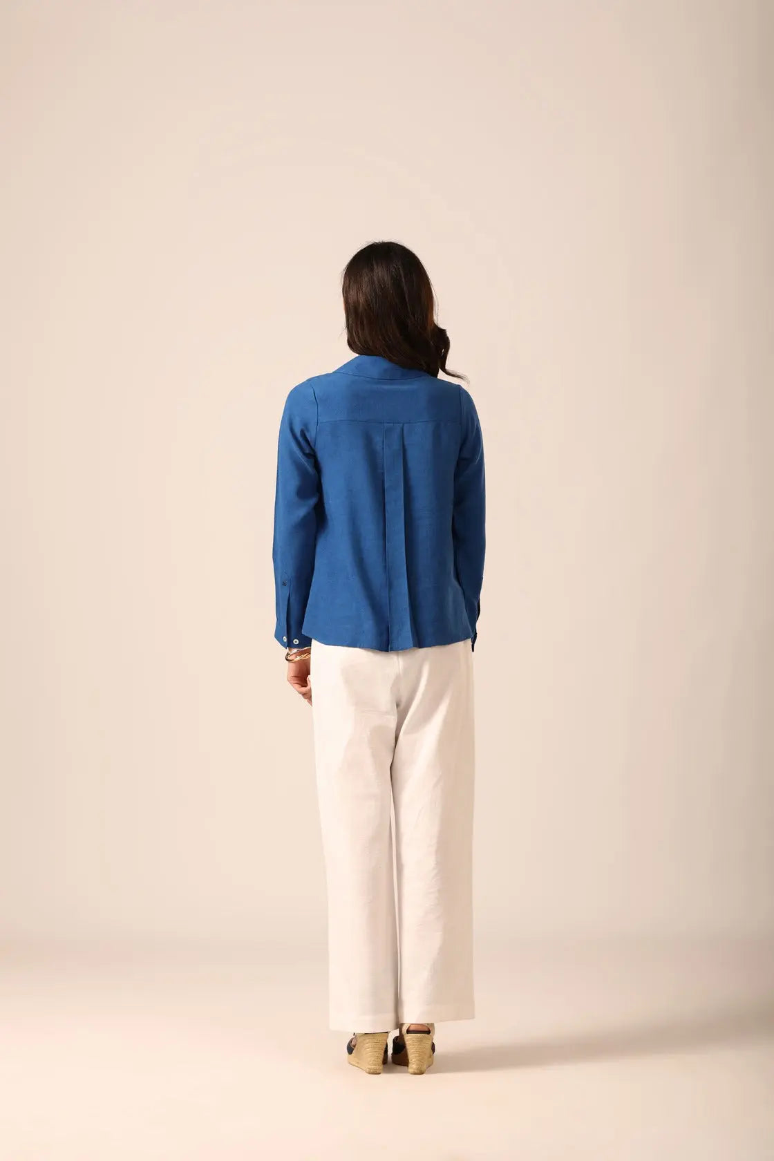 Bria A-line Linen Shirt in Oxford Blue - IZGGI
