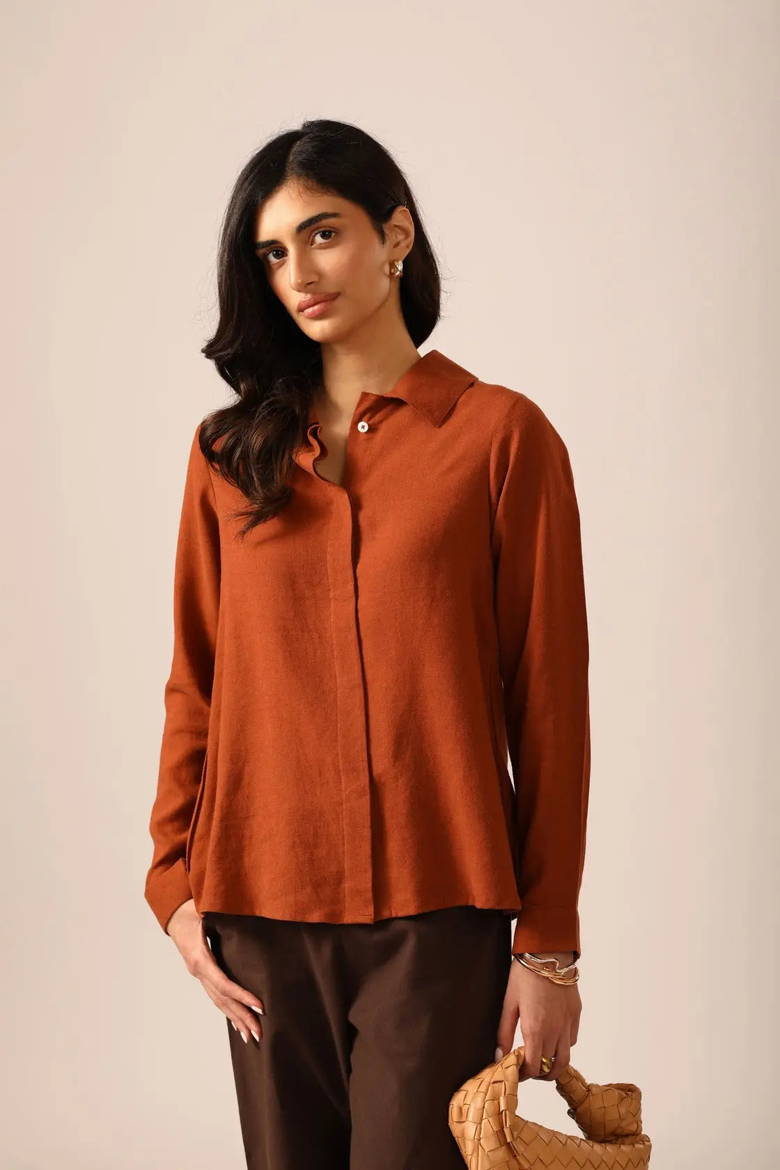 Bria A-line Linen Shirt in Pecan - IZGGI