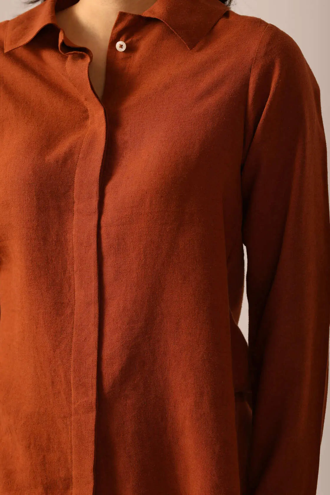 Bria A-line Linen Shirt in Pecan - IZGGI