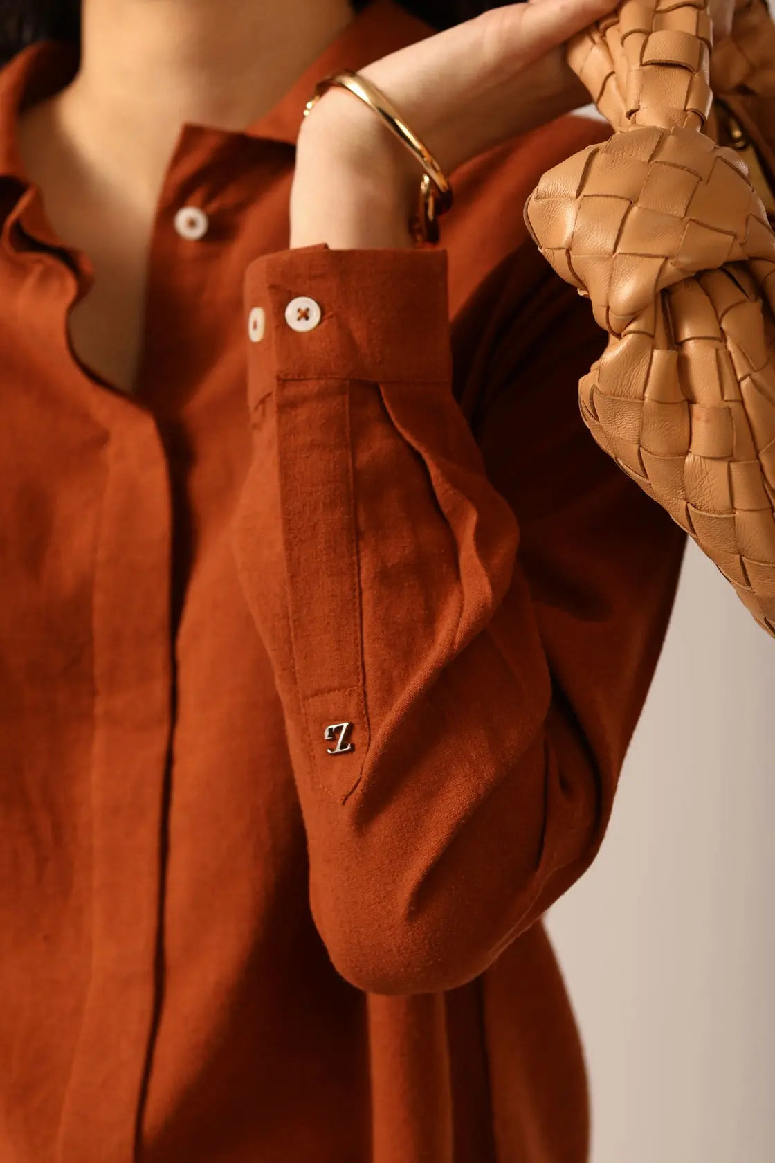 Bria A-line Linen Shirt in Pecan - IZGGI