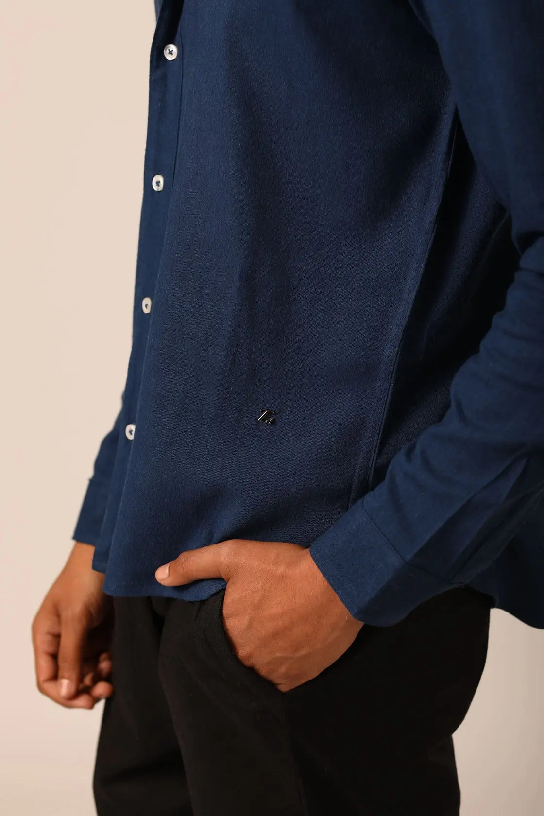 Linen Shirt in Midnight Blue - IZGGI