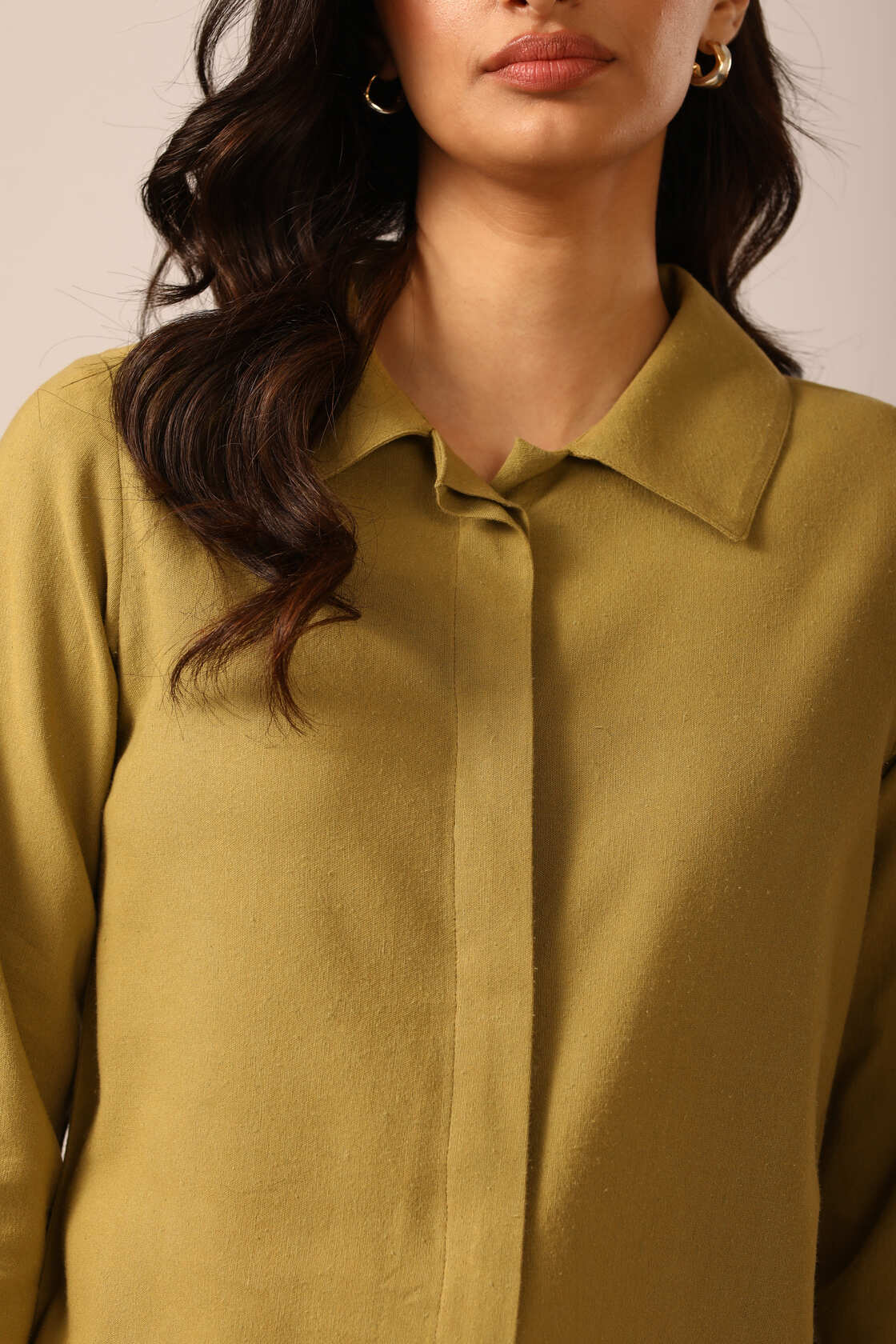 Bria A-line Linen Shirt in Moss - IZGGI